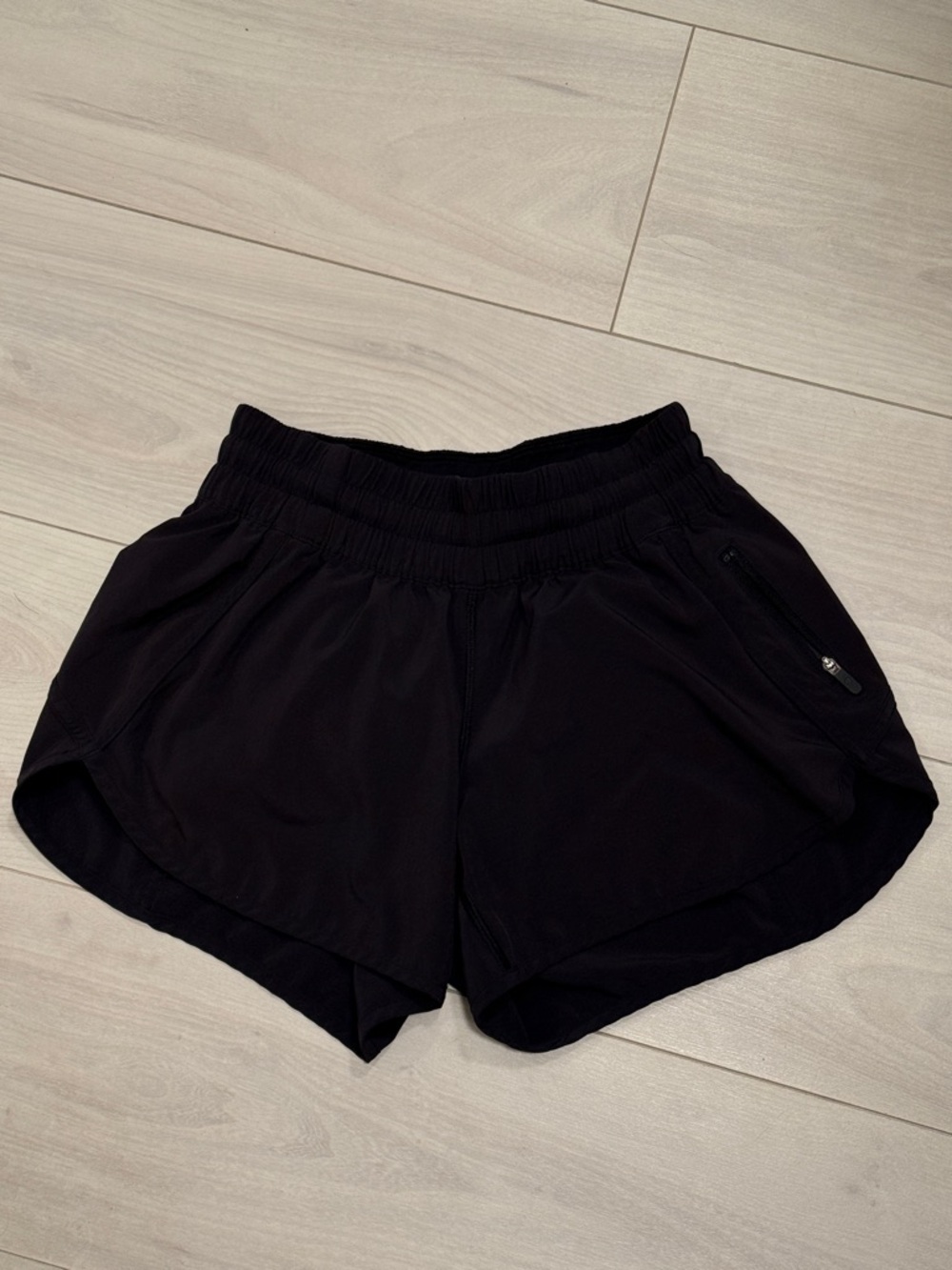 Lululemon women’s lined running short